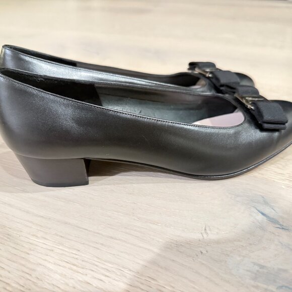 Ferragamo black vara pump - Picture 4 of 13